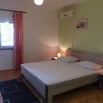 Smiljana 오미스